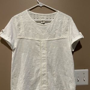 White short sleeved cotton eyelet shirt Size M